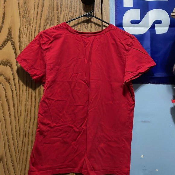 Red tee shirt - Picture 3 of 3